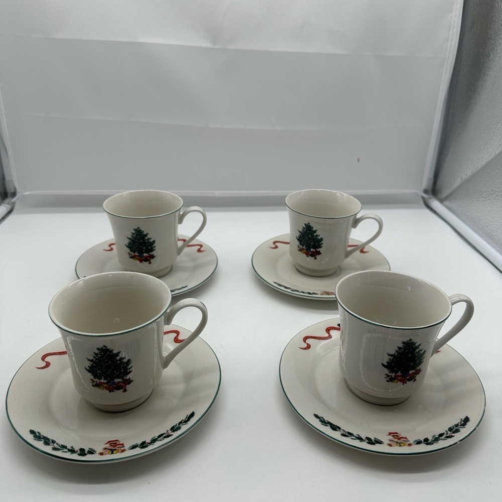Set of 4 Newcor Christmas Morning Footed Cups Mugs & Saucers Tree Ribbons Bear
